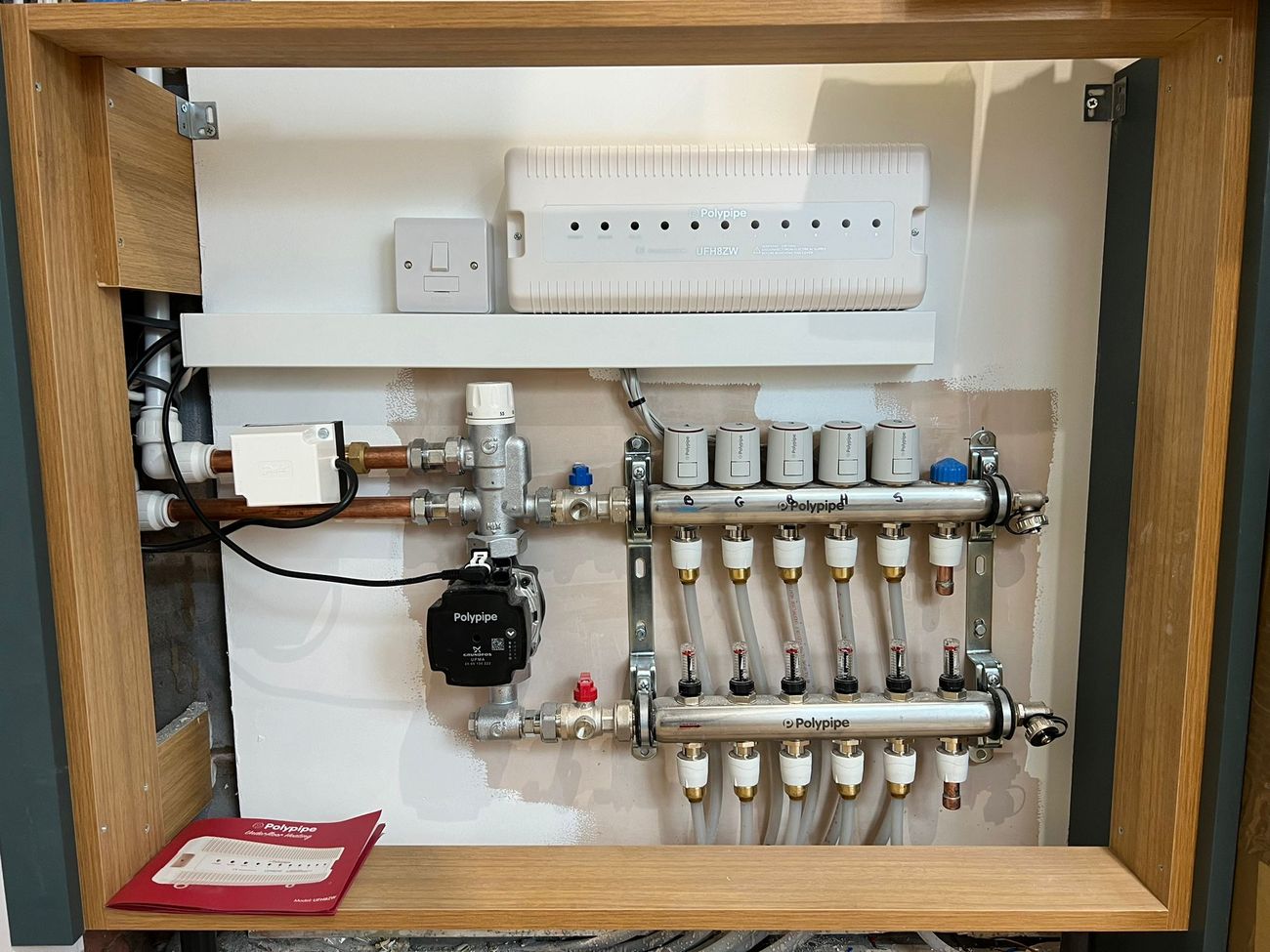 Underfloor heating manifold and controls